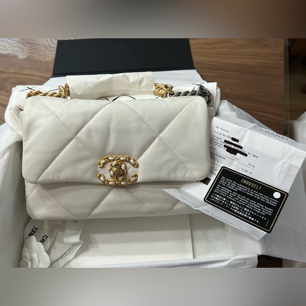 CHANEL 19 Goatskin Quilted Small White Flap